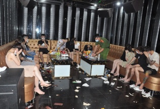 Hải Dương: “Đột kích” quán karaoke Bad Boy, phát hiện 43 “dân chơi” dương tính với ma túy