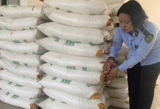 TP.HCM: Tạm giữ gần 12 tấn đường cát nhập lậu