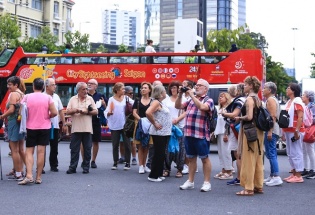 Lượng khách quốc tế đến Việt Nam tăng mạnh, đạt gần 7,6 triệu lượt