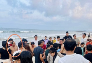Người cựu chiến binh và câu chuyện cảm động giữa biển Cửa Tùng