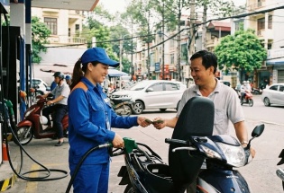 Giá bán lẻ xăng dầu ngày 14/12 ổn định ở mức thấp, hỗ trợ chi phí cuối năm