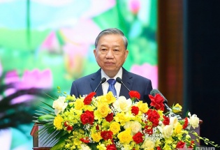 Quân đội nhân dân vững bước dưới cờ Đảng quang vinh 