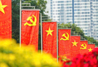 Tặng quà Đại hội XIV, Tết Bính Ngọ 2026 cho người có công và đối tượng yếu thế