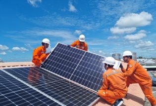 Bộ Công Thương đề xuất nới tỷ lệ bán điện mặt trời mái nhà đến năm 2030