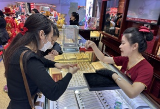 Giá vàng và ngoại tệ ngày 30/1: Vàng giảm mạnh, SJC xuống 180 triệu đồng/lượng