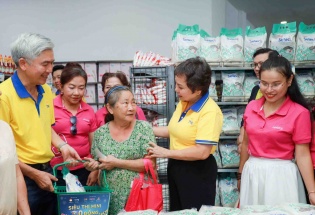 Siêu thị mini 0 đồng 2026: PNJ lan tỏa Tết yêu thương đến 15.000 bà con