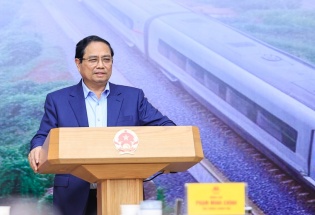 Thủ tướng chỉ đạo đẩy nhanh các dự án đường sắt trọng điểm làm động lực phát triển