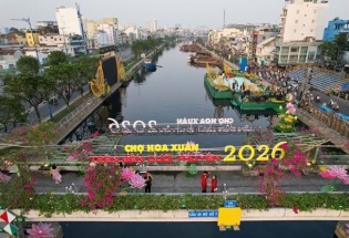 Chợ hoa 'Trên bến dưới thuyền': Điểm check-in rực rỡ sắc xuân giữa lòng Sài Gòn