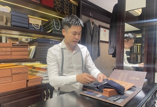 Nghệ nhân Bùi Khánh và lựa chọn đi ngược dòng của veston thủ công