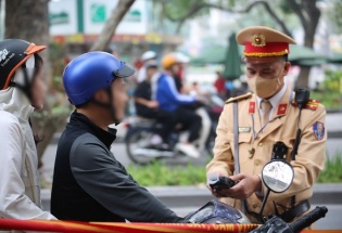 Mùng 1 Tết, nhiều người vi phạm nồng độ cồn, có cả tài xế xe buýt