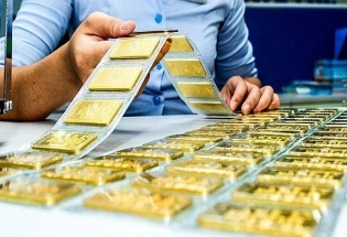 Giá vàng 28/2: Vàng thế giới bật tăng, trong nước giảm nhẹ