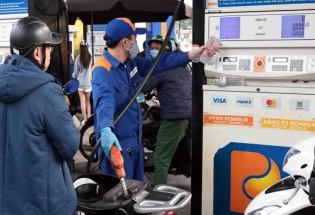 Giá xăng dầu đồng loạt tăng mạnh, dầu hỏa tăng hơn 7.000 đồng/lít