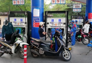 Thủ tướng yêu cầu bảo đảm cung ứng xăng dầu cho sản xuất, kinh doanh và tiêu dùng