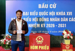 Cầu thủ nhập tịch Xuân Son, Hoàng Hên... tự hào khi tham gia bầu cử