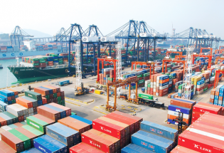 Thủ tướng yêu cầu triển khai đồng bộ giải pháp thúc đẩy xuất khẩu năm 2026