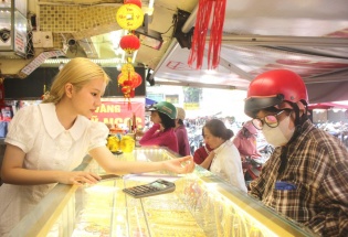 Giá vàng hôm nay 19/3: Vàng SJC và nhẫn trơn bốc hơi gần 5 triệu đồng/lượng