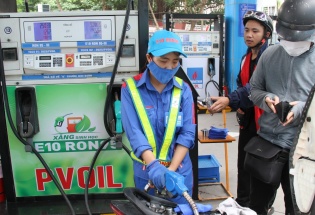 Giá xăng dầu ngày 19/3: Dầu Brent vượt 111 USD, dự báo giá xăng trong nước tăng mạnh