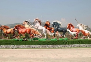 Nghệ nhân 'hồi sinh' cụm 8 linh vật ngựa bị phá hoại tại Quảng Trị