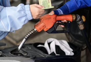 Giá dầu ngày 28/3: Thế giới tiếp tục tăng, giá xăng trong nước hạ nhiệt