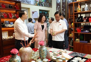 Phó Chủ tịch Quốc hội Lê Minh Hoan về thăm làng nghề xã Chuyên Mỹ, Hà Nội