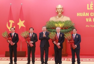 Thủ tướng Phạm Minh Chính nhận Huân chương Quân công hạng Nhất