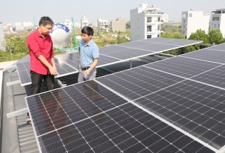 Thủ tướng chỉ đạo tăng cường thực thi tiết kiệm điện và phát triển điện mặt trời mái nhà