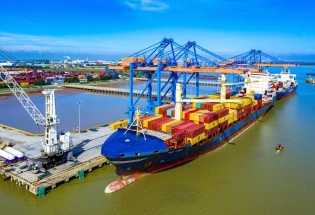 Miễn nhiều lệ phí vận tải để tiếp sức doanh nghiệp