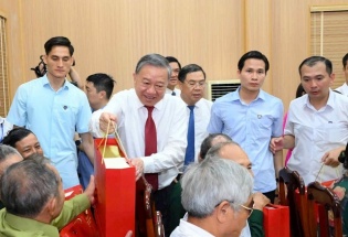 Tặng quà cho hơn 1,56 triệu người có công dịp 79 năm ngày Thương binh-Liệt sỹ