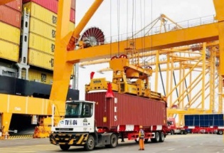 Nhập khẩu bứt tốc, cán cân thương mại thâm hụt gần 17 tỷ USD