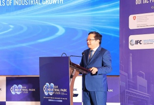 Đổi mới mô hình khu công nghiệp từ “nơi cho thuê đất” đến hệ sinh thái xanh