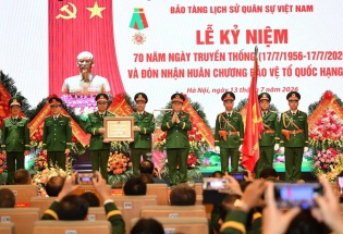 Bảo tàng Lịch sử Quân sự Việt Nam đón nhận Huân chương Bảo vệ Tổ quốc hạng Ba
