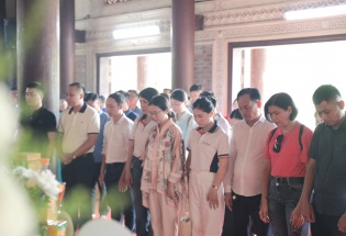 Tạp chí điện tử Thương hiệu và Pháp luật dâng hương tại Nghĩa trang liệt sĩ Việt - Lào, Truông Bồn