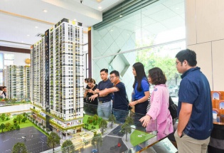 Tiền gửi tiết kiệm lập kỷ lục, người mua nhà 'chờ' lãi suất dưới 9%