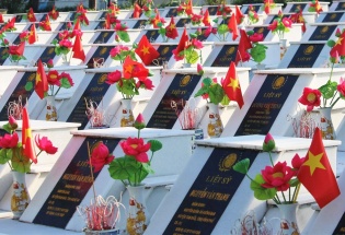 Hơn 19.000 lượt người dâng hương tại Nghĩa trang Liệt sĩ Quốc gia Vị Xuyên trong tháng 7