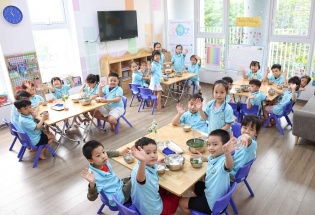 Trước thềm năm học mới, nhiều địa phương kiểm soát chặt chẽ, minh bạch bữa ăn bán trú 