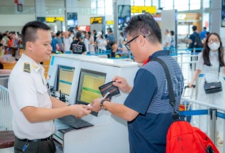 Giá vé máy bay bất ngờ 'hạ nhiệt' dịp Quốc khánh 2/9
