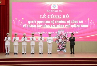 Công bố quyết định thành lập Công an thành phố Quảng Ninh