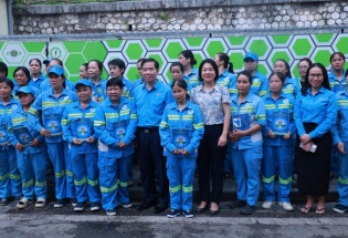 Hà Nội tặng quà, động viên công nhân lao động dịp Quốc khánh 2/9