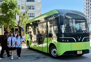 Quảng Ninh triển khai xe bus điện miễn phí đưa đón học sinh đến trường