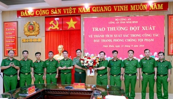 Trao thưởng đột xuất cho lực lượng triệt phá chuyên án ma túy