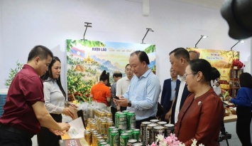Đặc sản Việt Nam và Lào hội tụ tại Tuần lễ sản phẩm 'Hoa đẹp Chăm Pa'