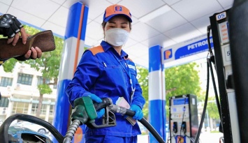 Giá xăng tăng tiếp, xăng E10 vượt 28.000 đồng/lít