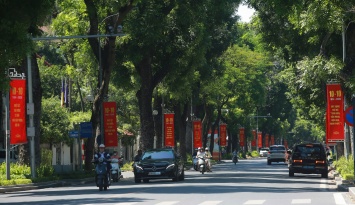 Hà Nội rực rỡ sắc đỏ chào mừng 72 năm Ngày Giải phóng Thủ Đô 10/10