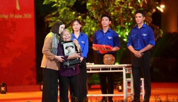 Xúc động đêm nghệ thuật “Khúc tri ân” tại Công viên Lê Thị Riêng