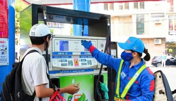 Giá xăng E10 hôm nay giảm hơn 1.200 đồng/lít từ 15h chiều