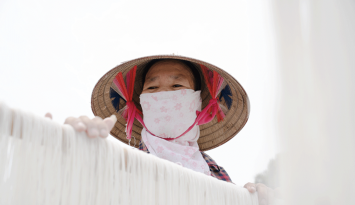 Từ nguy cơ mai một, làng nghề truyền thống mì gạo Hùng Lô tìm đường ra thị trường quốc tế