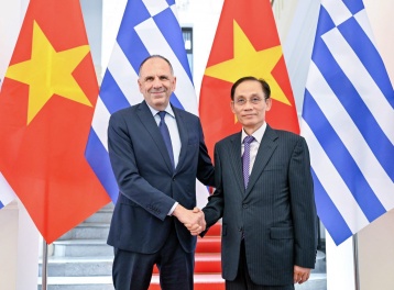 Bộ trưởng Ngoại giao Lê Hoài Trung hội đàm với Bộ trưởng Ngoại giao Cộng hòa Hy Lạp George Gerapetritis