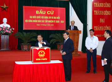 Cử tri Thanh Hóa nô nức ngày hội non sông từ đồng bằng đến miền núi xa xôi