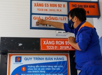 Giá xăng dầu hôm nay 26/3: Đồng loạt giảm, người dân “dễ thở”