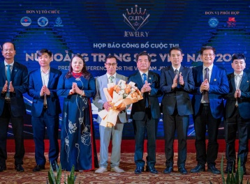 Nghệ nhân Nguyễn Văn Bốn và câu chuyện đằng sau vương miện Vân Phong Phượng Vũ